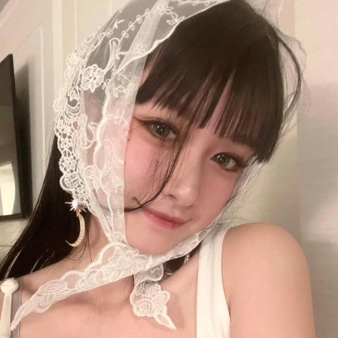 触碰的双手